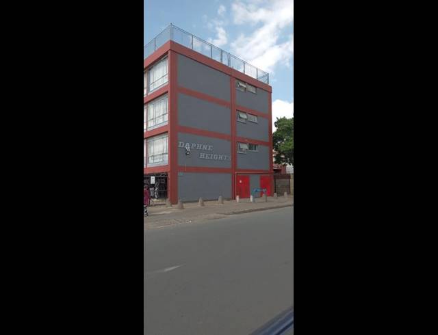 1 BEDROOM APARTMENT FOR SALE IN KEMPTON PARK CENTRAL